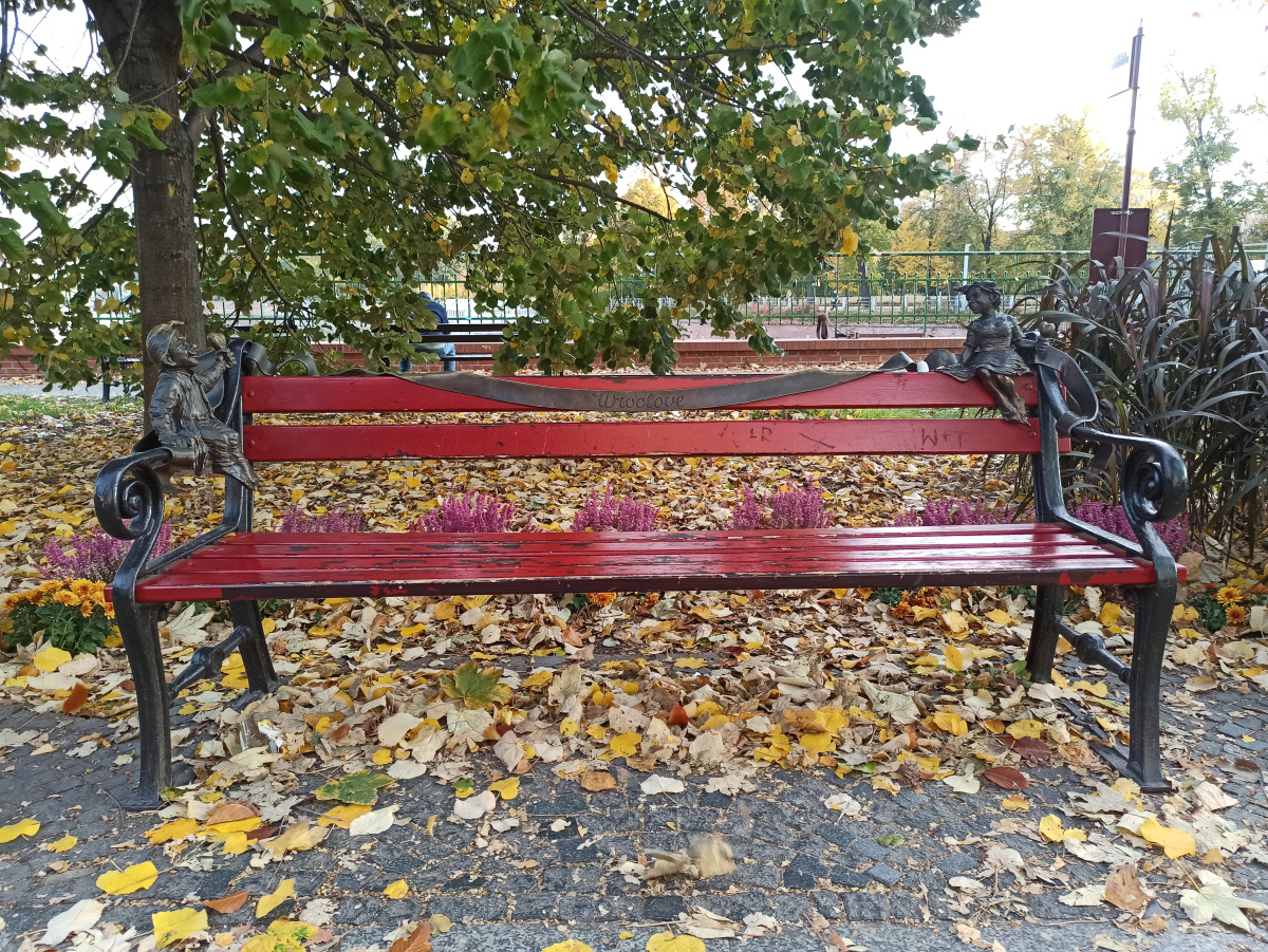 Foto zwerge Julianka i Wromeo (ławka WROC-lovka)