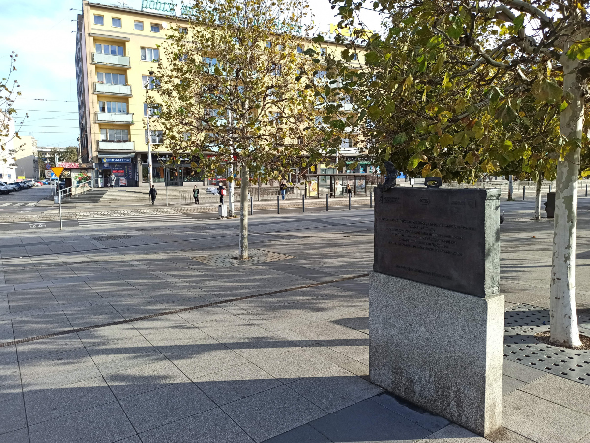 Foto vom Standort des Zwerges zwerg Dworzan 1 (Siedzący na walizce)