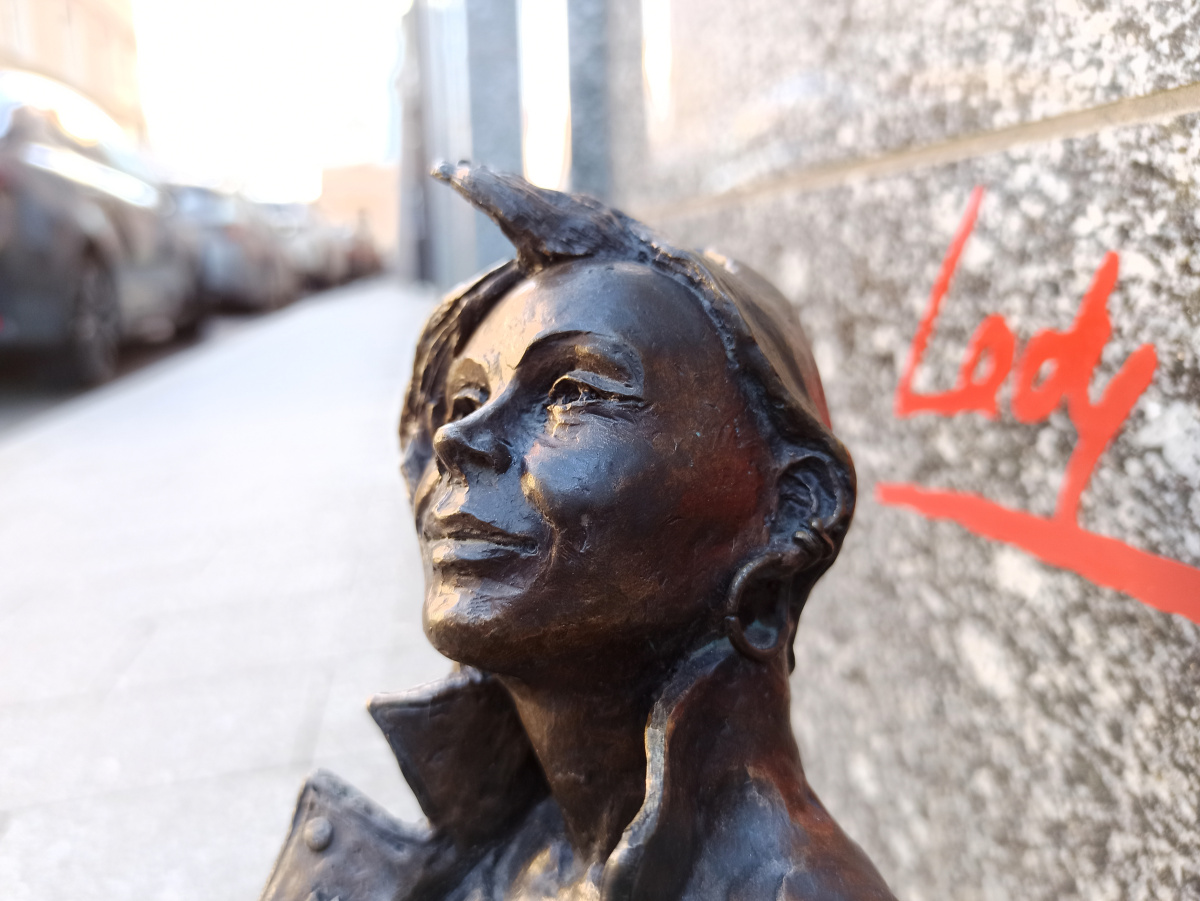 Foto zwerg Mała Lady Punk in Nahaufnahme