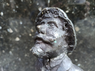 Photo of the dwarf Adam Grand