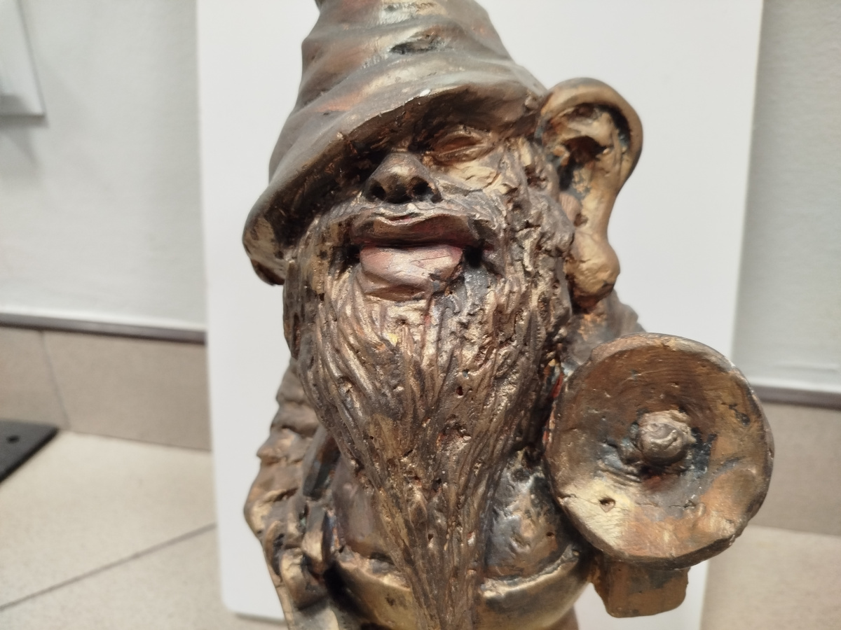 Zdjęcie krasnala Inwigiluś w zbliżeniu