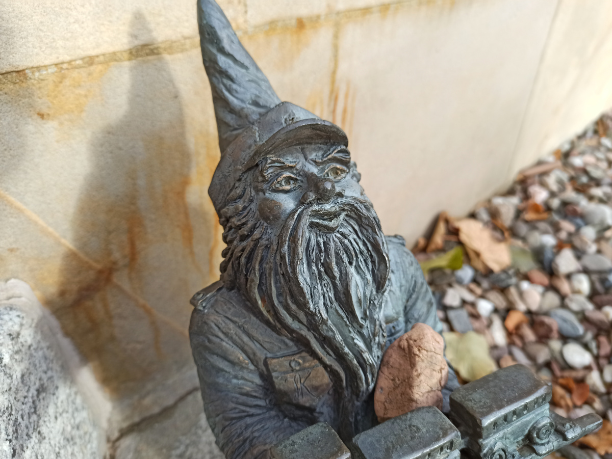 Foto zwerg Kolejarz z Kolejką in Nahaufnahme
