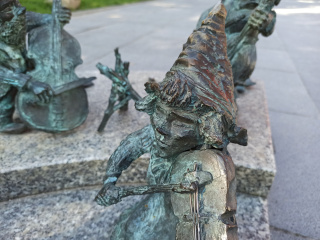 Photo of the dwarf Altowiolinista I