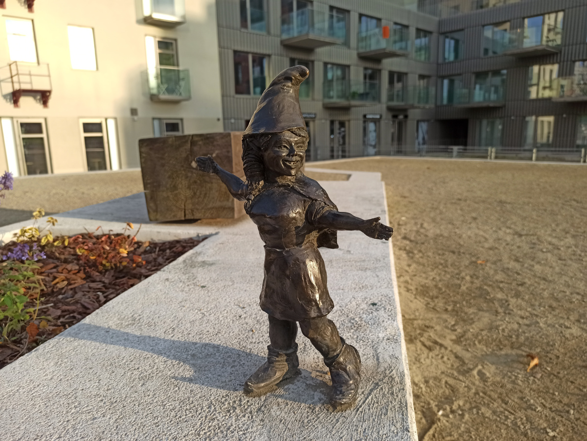 Photo of dwarf Maria