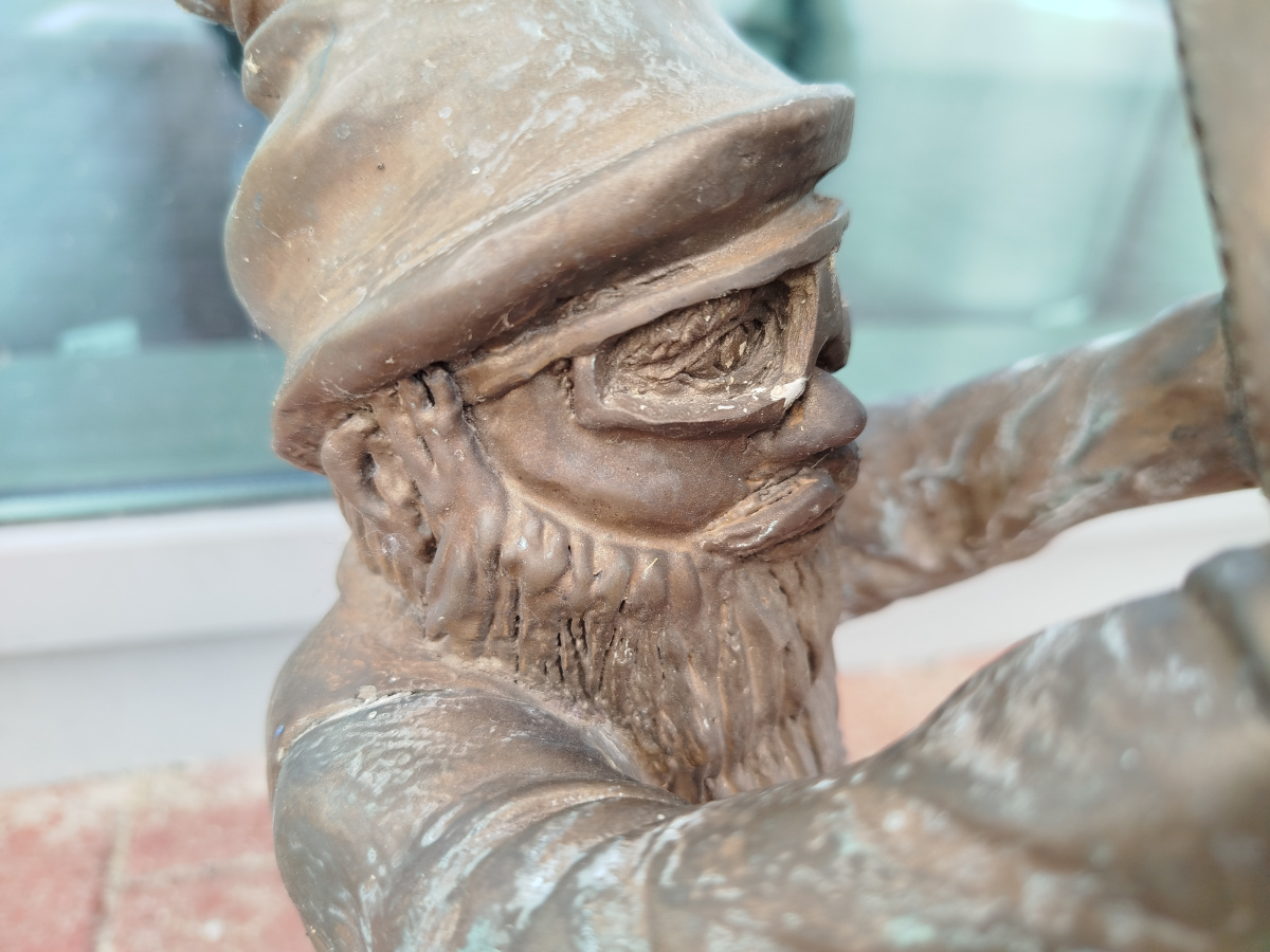 Photo of dwarf Kataludek close-up