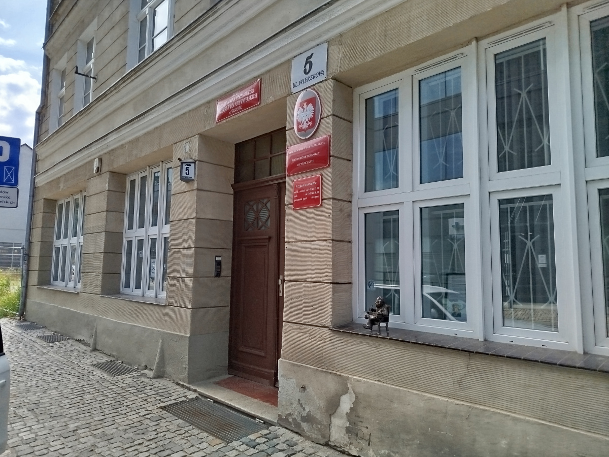 Foto vom Standort des Zwerges zwerg Krasnal Praw Człowieka