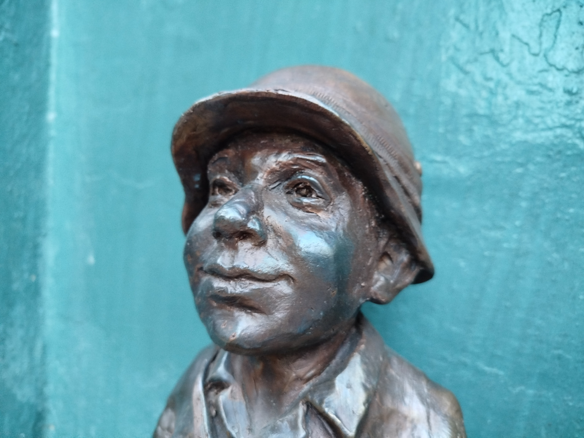 Фото гнома Powstaniec вблизи