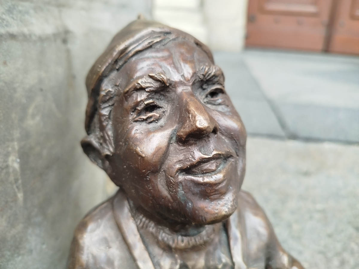 Zdjęcie krasnala Krasnal Polskiego Expressu w zbliżeniu