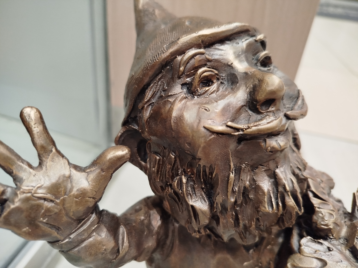 Photo of dwarf Krasnal z Paprotką (Zielony Strażnik Marino) close-up