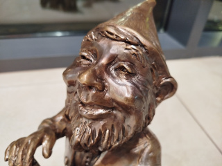 Foto eines Zwerges Krasnal z Wózkiem Zakupowym