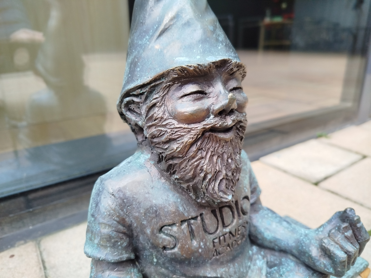 Zdjęcie krasnala Jogin w zbliżeniu