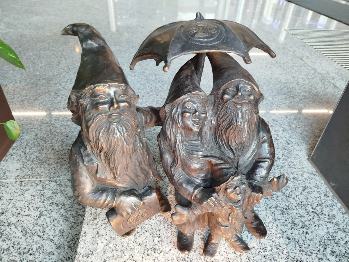 Zdjęcie krasnali Błyskotka, Gwarancjusz, Asystek i Tradycjusz