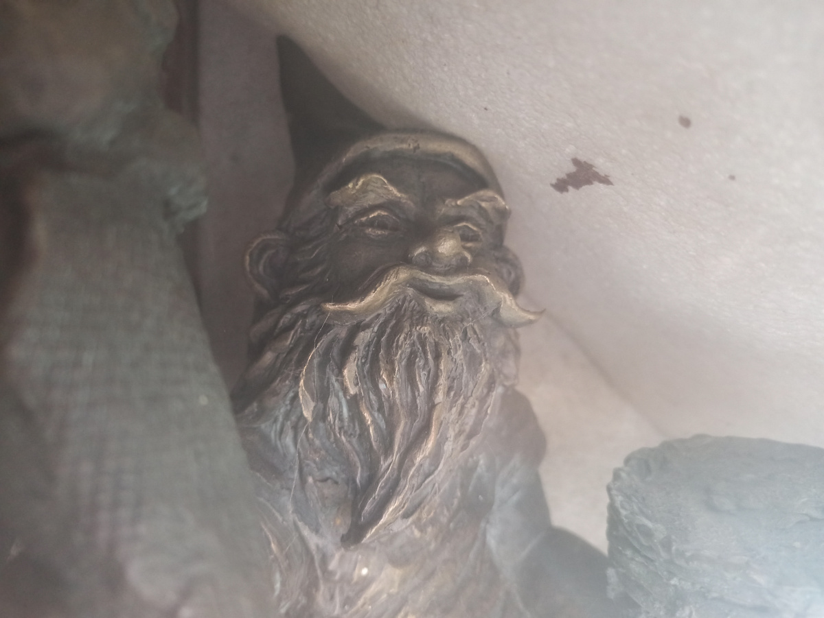 Foto zwerg Kruszek z wróbelkiem Łakomczuszkiem (Kruszek i Łakomczuszek) in Nahaufnahme
